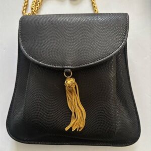SONDRO ROBERTS BLACK TEXTURED SHOULDER BAG WITH THICK GOLD TONED CHAIN